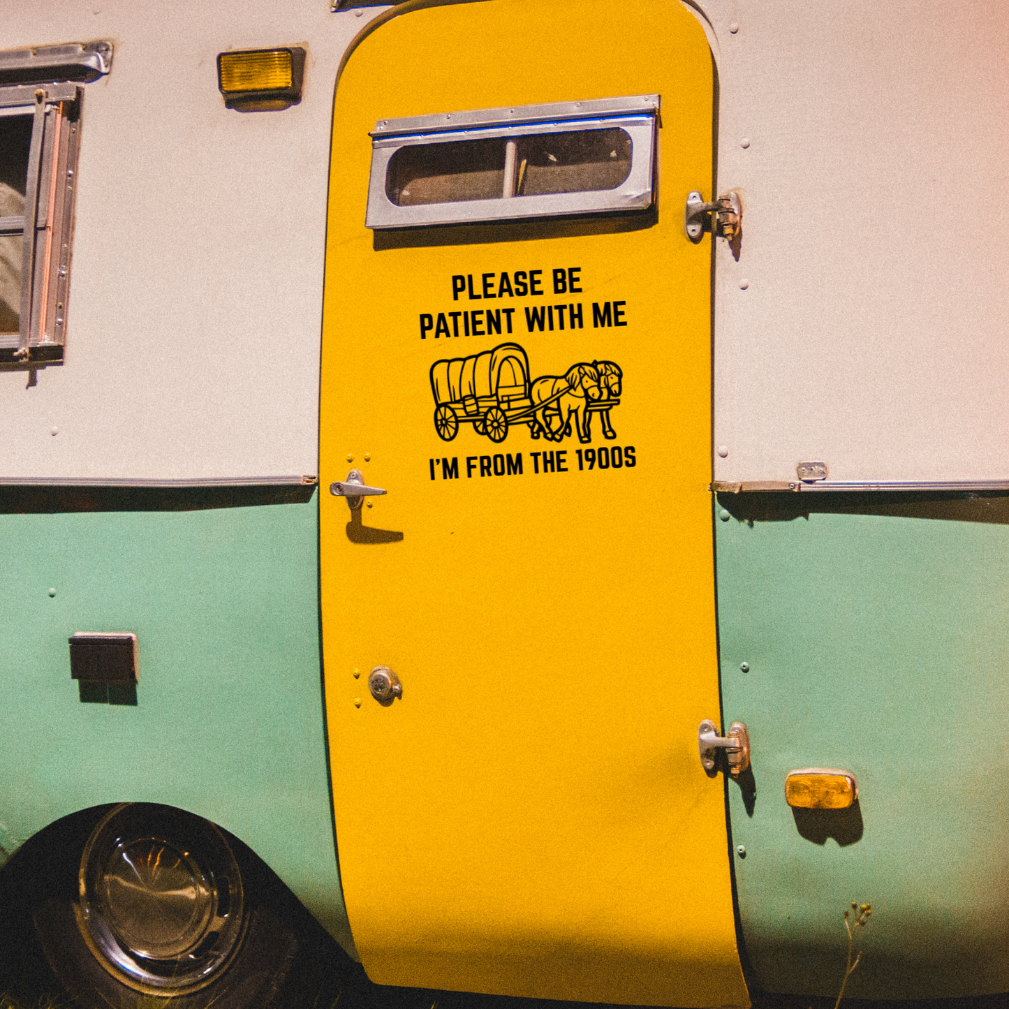 Black and white funny vinyl sticker with a covered wagon and two horses. Text reads: "Please be patient with me – I'm from the 1900s." Ideal for millennial humor lovers.